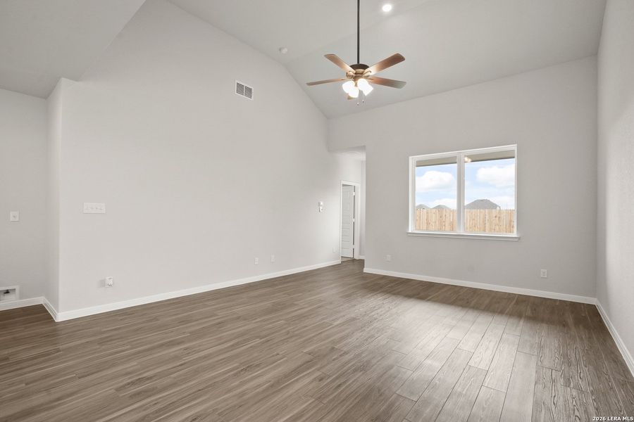 Spacious, unfurnished interior of a new home in Swenson Heights, Seguin (Image 14).