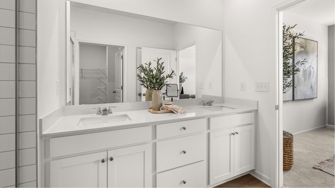 6978 Newport Owners Bath 2of2 F1 050625