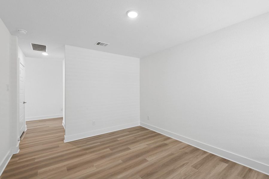 Spacious, unfurnished interior of a new home in Lago Mar, Santa Fe (Image 17). Spacious, unfurnished interior of a new home in Lago Mar, Santa Fe (Image 17).