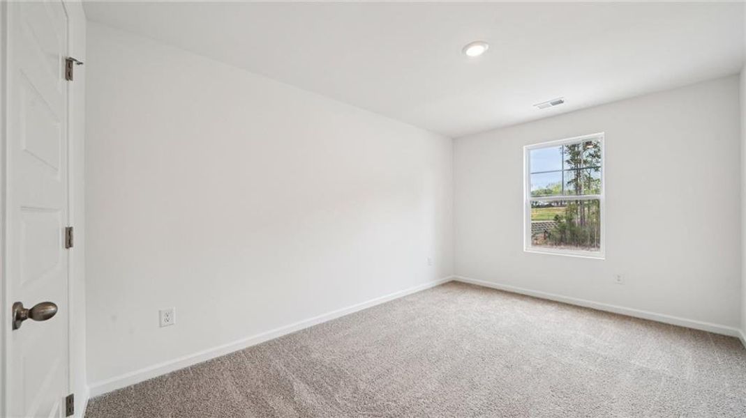 Spacious, unfurnished interior of a new home in Sherwood Manor, College Park (Image 34).