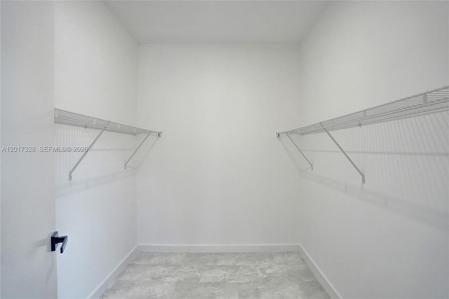 Spacious, unfurnished interior of a new home in , Fort Lauderdale (Image 41).