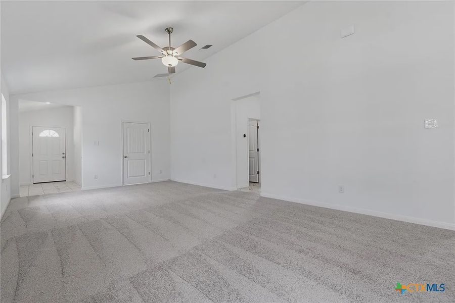 Spacious, unfurnished interior of a new home in Turnbo Ranch, Killeen (Image 26).