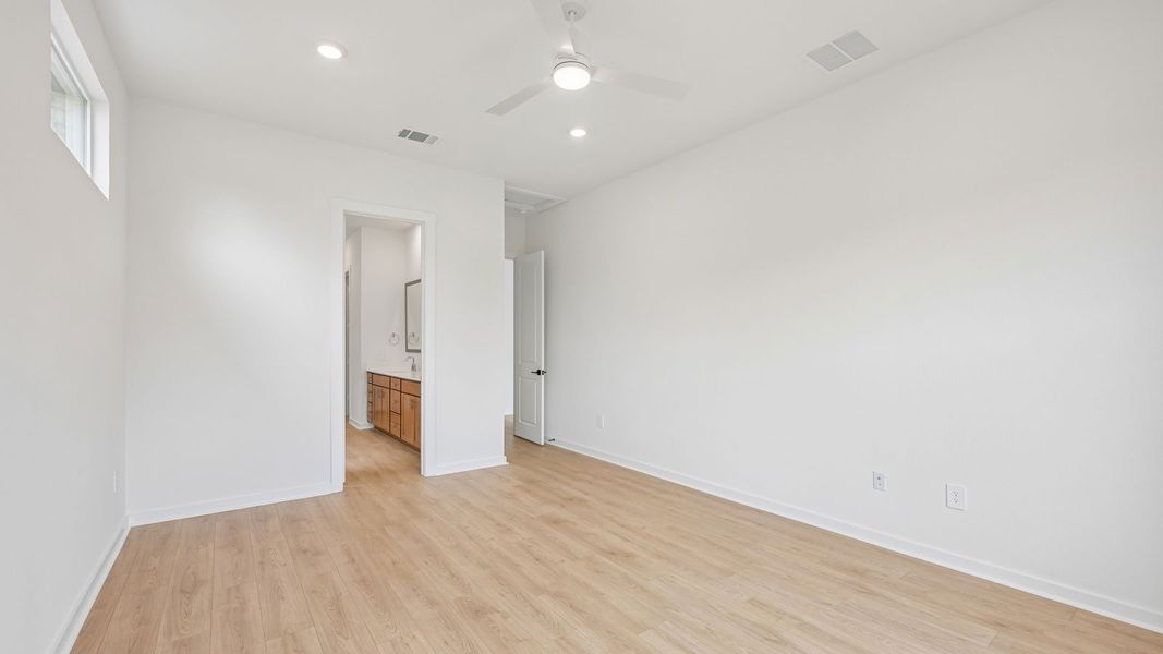 Spacious, unfurnished interior of a new home in The Enclave at Bar W Ranch, Leander (Image 23).