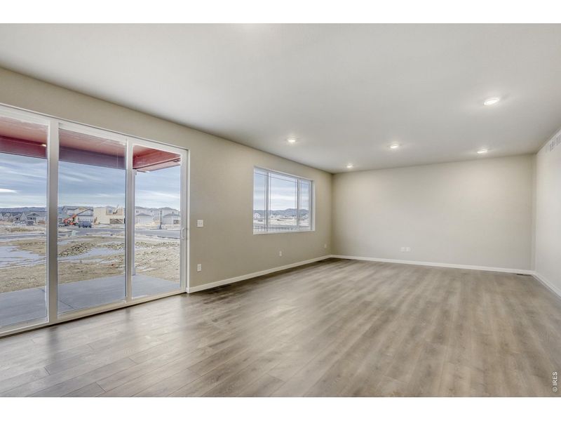 Spacious, unfurnished interior of a new home in Farmstead, Berthoud (Image 33).