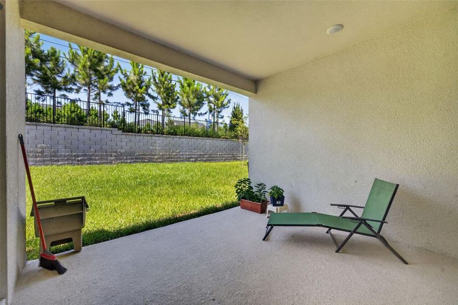 Exterior details and patio area of a home in Bronson's Ridge, Apopka (Image 22).