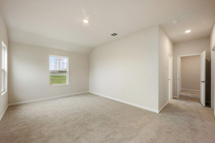 Spacious, unfurnished interior of a new home in Covered Bridge, Hutto (Image 22).