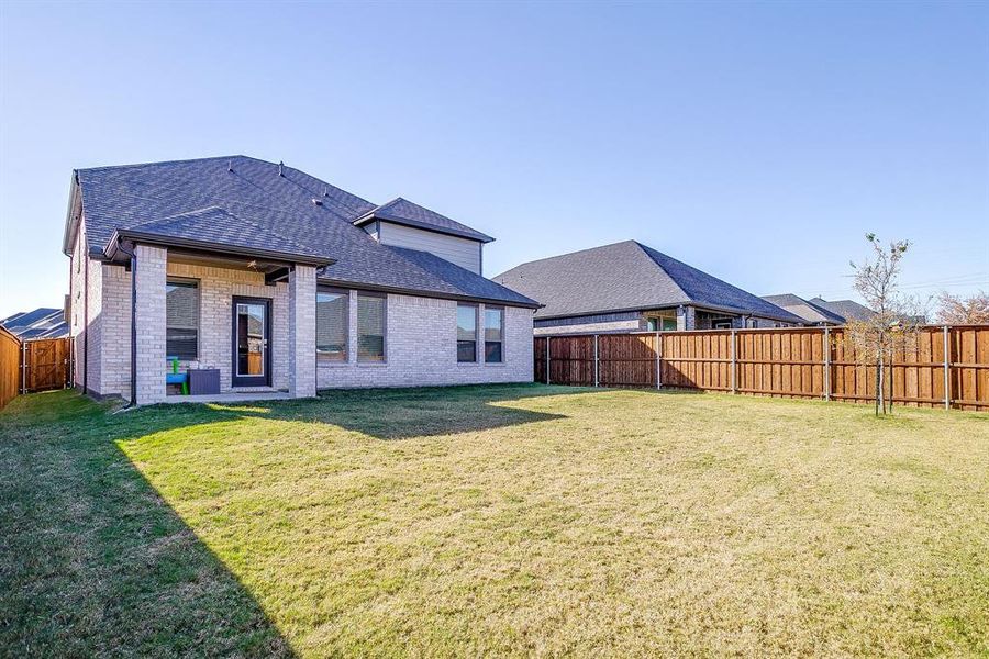 Exterior details and patio area of a home in Ventana, Fort Worth (Image 4).