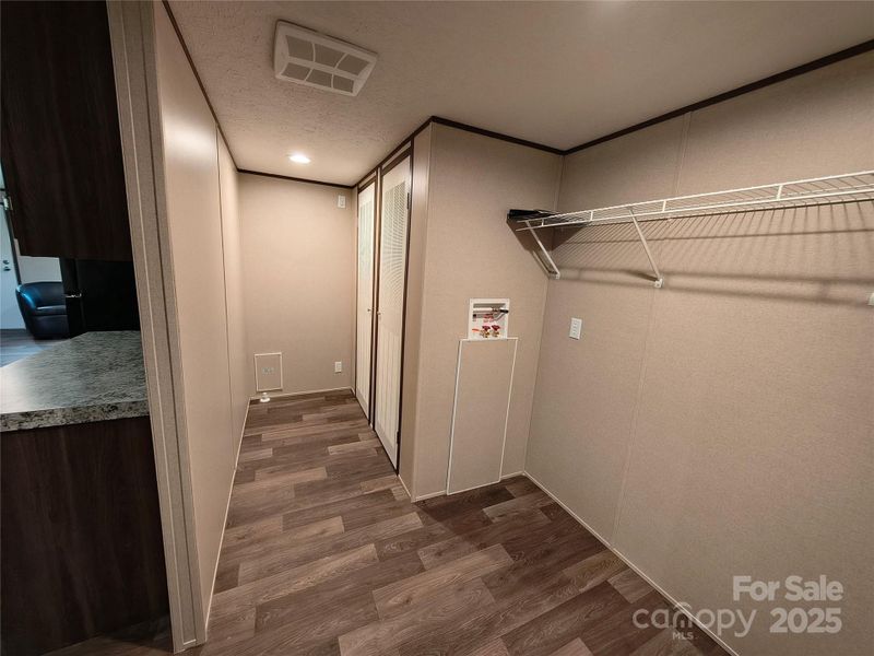 Spacious, unfurnished interior of a new home in , Shelby (Image 12).