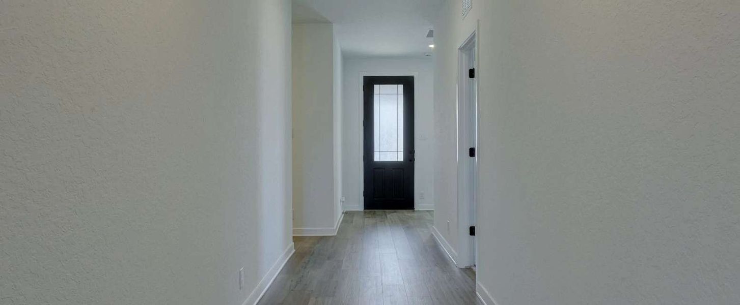 Representative unfurnished interior of a home built from the Hayes by Ashton Woods in Hennersby Hollow, San Antonio (Image 12).