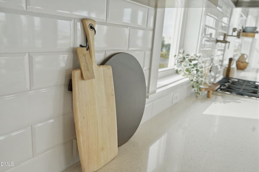 6CapeLn_Staged_15Kitchen