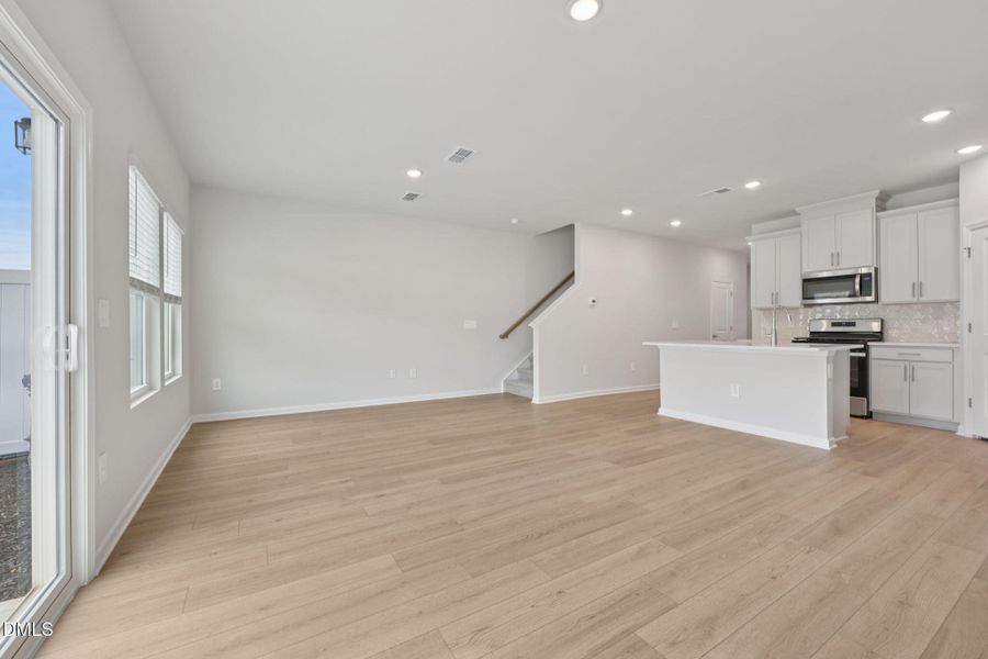 6 - Kitchen and Dining 6 - Kitchen and Dining
