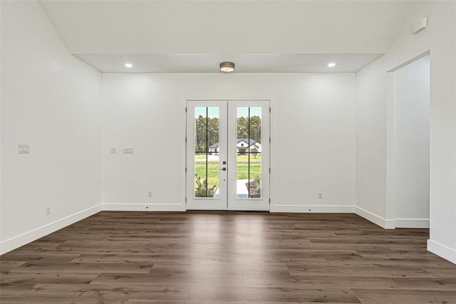Spacious, unfurnished interior of a new home in , Conroe (Image 24).
