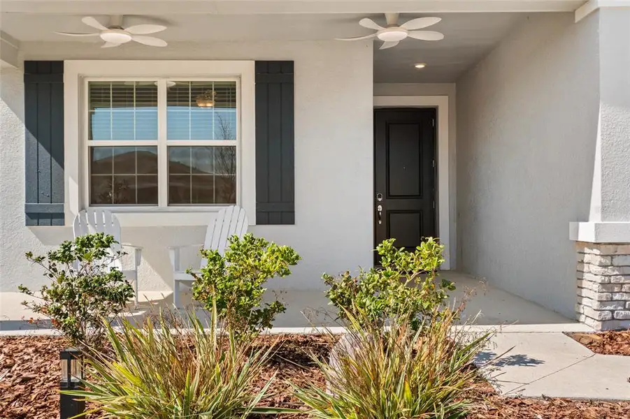 Exterior details and patio area of a home in , Winter Haven (Image 24).