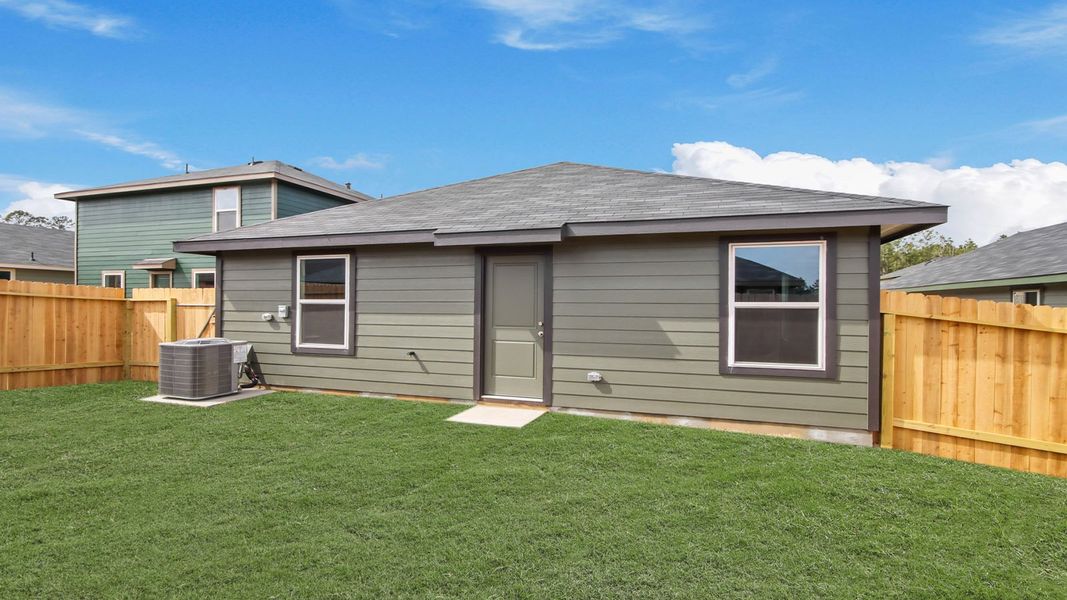 Exterior details and patio area of a home in McCrorey Trails, Conroe (Image 4).