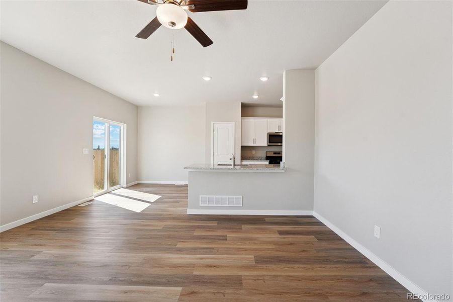 Spacious, unfurnished interior of a new home in Cottonwood Greens, Fort Lupton (Image 14).