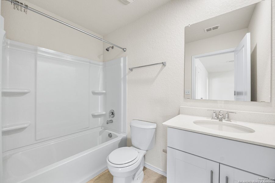 Furnished interior view inside a new home in Cinco Lakes, San Antonio (Image 6). Furnished interior view inside a new home in Cinco Lakes, San Antonio (Image 6).