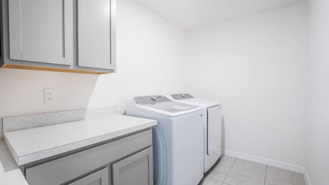 Representative interior finishes for a home built from the Iris by Maronda Homes in Coastal Communities, Edgewater (Image 19).