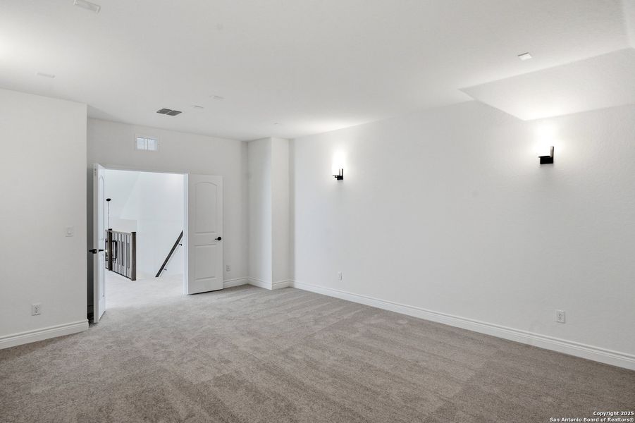 Spacious, unfurnished interior of a new home in Legacy at Lake Dunlap, New Braunfels (Image 25). Spacious, unfurnished interior of a new home in Legacy at Lake Dunlap, New Braunfels (Image 25).