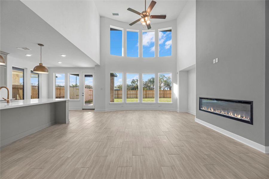 Spacious, unfurnished interior of a new home in Sienna, Missouri City (Image 12).