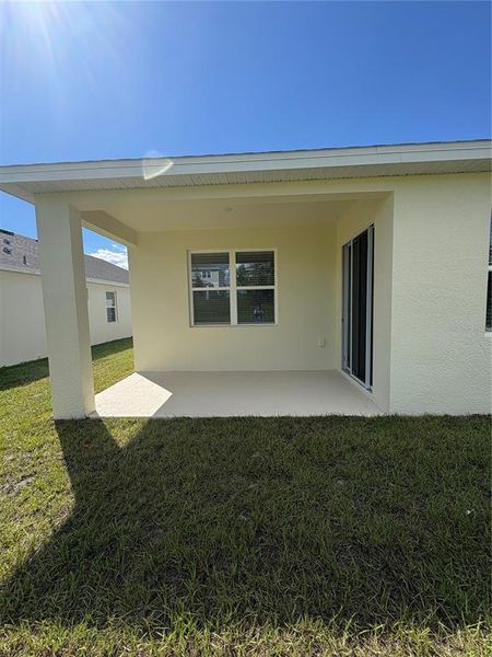 Exterior details and patio area of a home in Oakview, Apopka (Image 2).