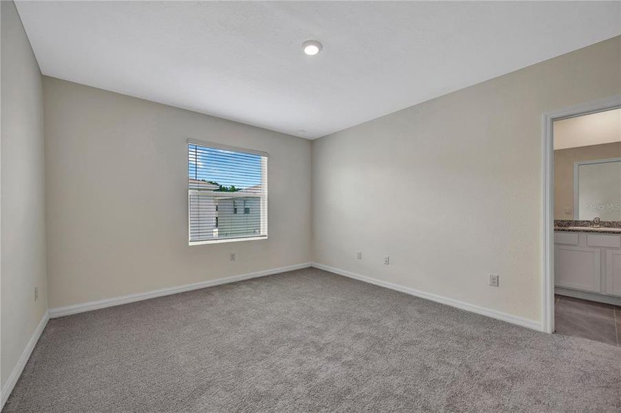 Spacious, unfurnished interior of a new home in , Wesley Chapel (Image 46).