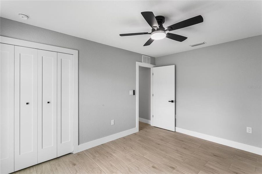 Spacious, unfurnished interior of a new home in , Cape Coral (Image 20).