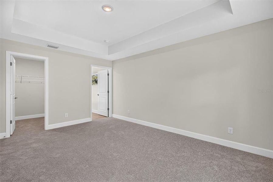 Spacious, unfurnished interior of a new home in , Port Charlotte (Image 15).