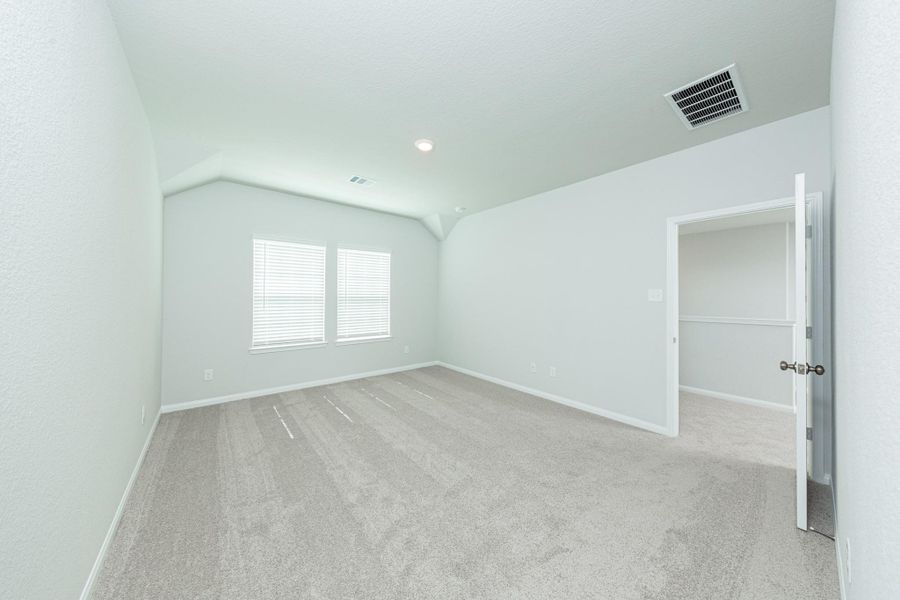 Spacious, unfurnished interior of a new home in Cliffstone Hills, Conroe (Image 10).