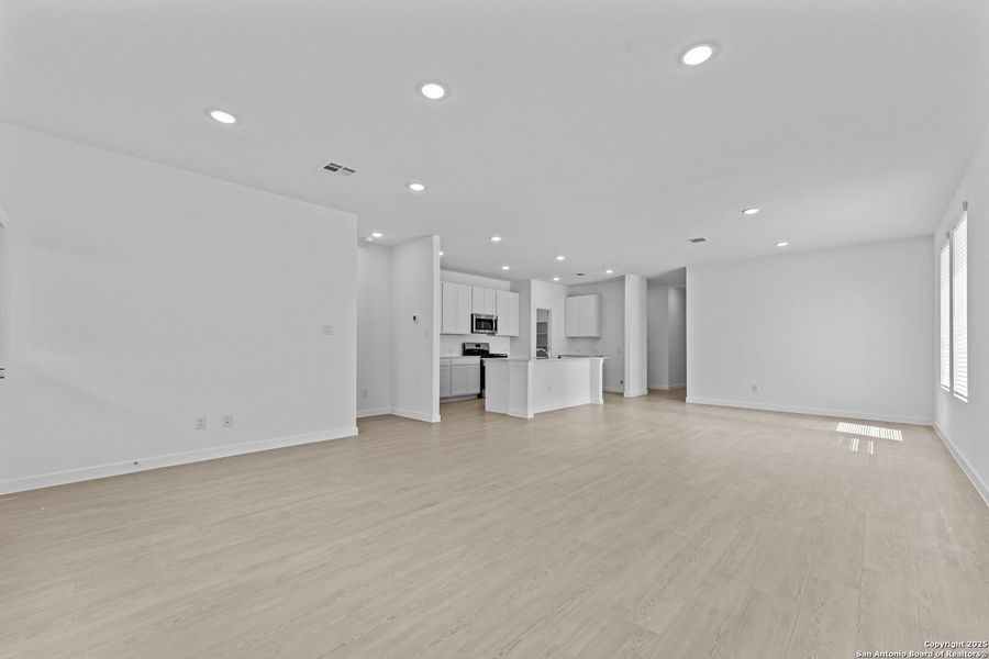 Spacious, unfurnished interior of a new home in Steelwood Trails: Coastline Collection, New Braunfels (Image 17). Spacious, unfurnished interior of a new home in Steelwood Trails: Coastline Collection, New Braunfels (Image 17).