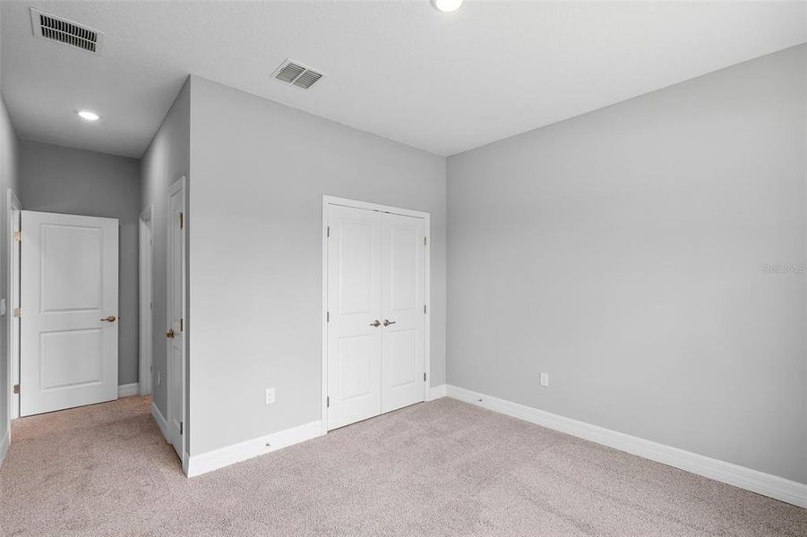 Spacious, unfurnished interior of a new home in , Ocala (Image 20).