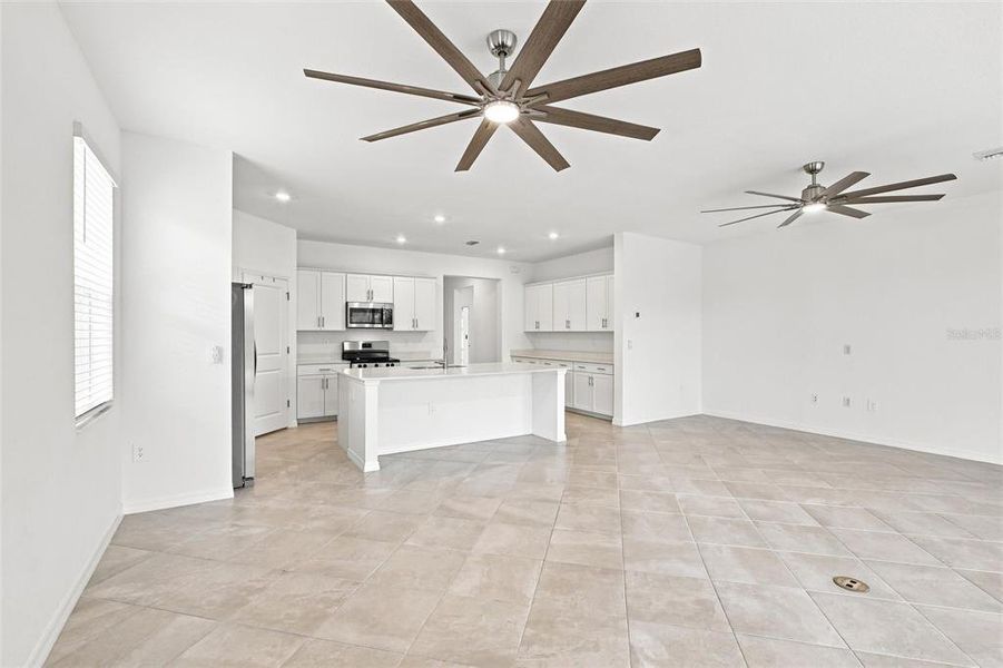 Spacious, unfurnished interior of a new home in , Venice (Image 32).
