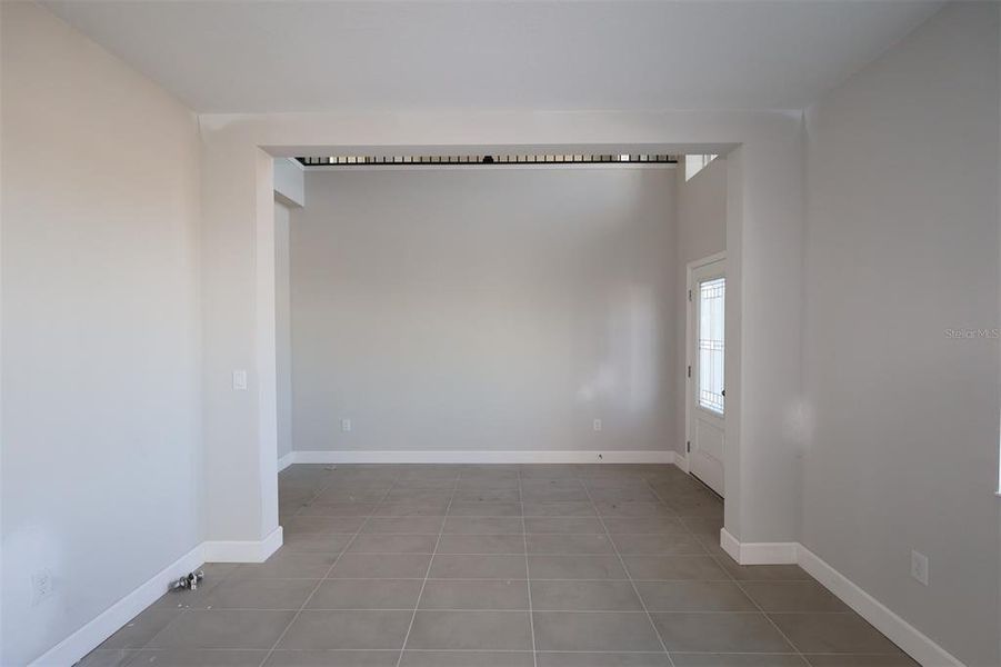 Spacious, unfurnished interior of a new home in Center Lake on the Park, St. Cloud (Image 14).