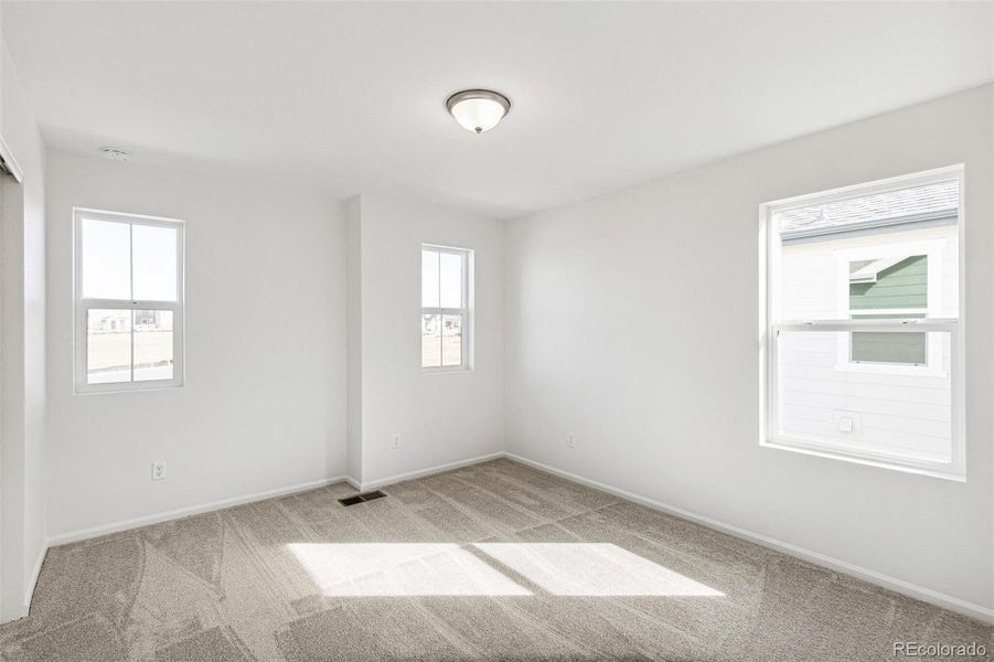Spacious, unfurnished interior of a new home in Turnberry, Commerce City (Image 26).
