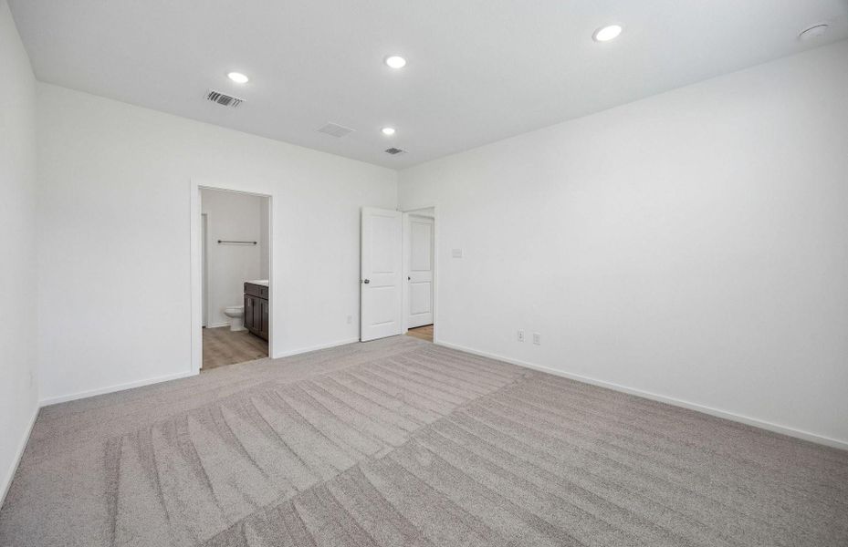 Spacious, unfurnished interior of a new home in Stokesbury, Waller (Image 29). Spacious, unfurnished interior of a new home in Stokesbury, Waller (Image 29).