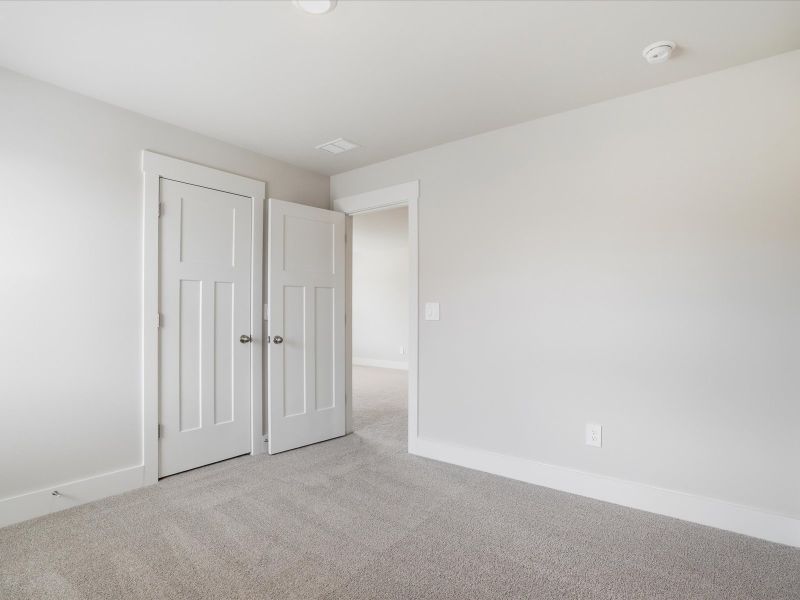 Spacious, unfurnished interior of a new home in Ashby Woods, Boiling Springs (Image 19).
