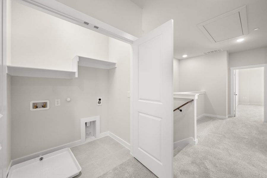 Spacious, unfurnished interior of a new home in Wildridge, Oak Point (Image 25).