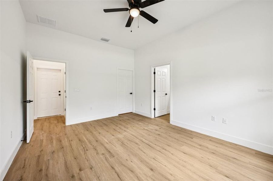 Spacious, unfurnished interior of a new home in , Ocklawaha (Image 26).