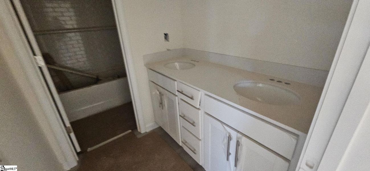 Furnished interior view inside a new home in Sedona, Greenville (Image 6).