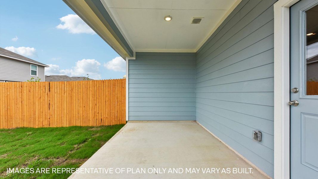 Exterior details and patio area of a home in Wayside, Uhland (Image 4).