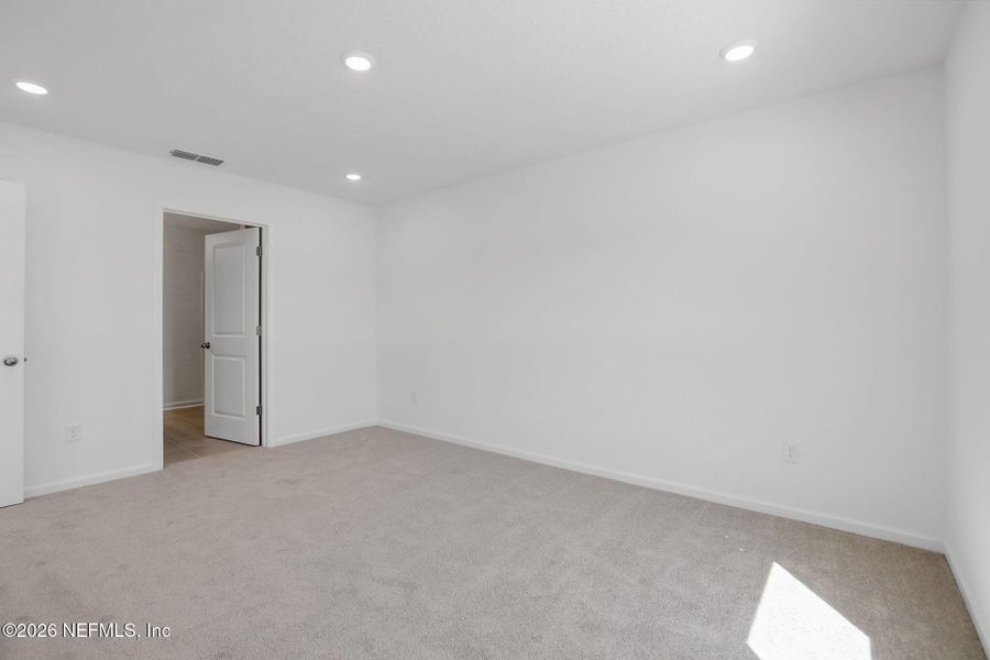 Spacious, unfurnished interior of a new home in Bellbrooke, Jacksonville (Image 14).