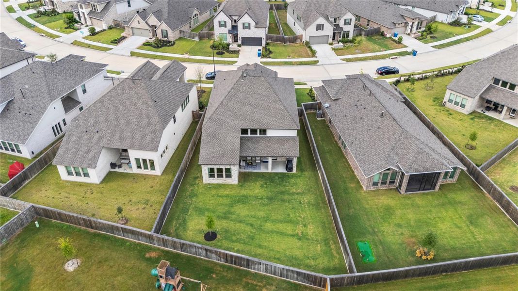 The spacious backyard with a covered patio and automatic sprinkler system is a blank canvas, ready for your personal touch, whether you envision a lush garden, sparkling pool, or ultimate outdoor entertaining space.