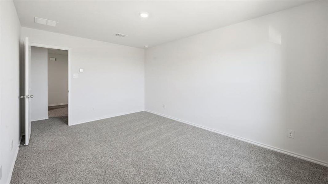 Spacious, unfurnished interior of a new home in Arbor Trails South, Princeton (Image 15).