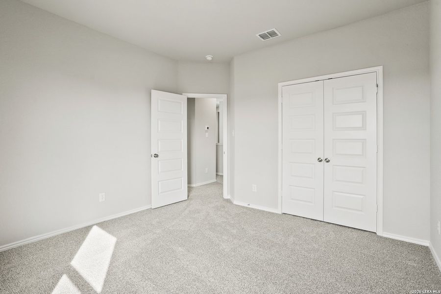 Spacious, unfurnished interior of a new home in Blue Ridge Ranch, San Antonio (Image 22).
