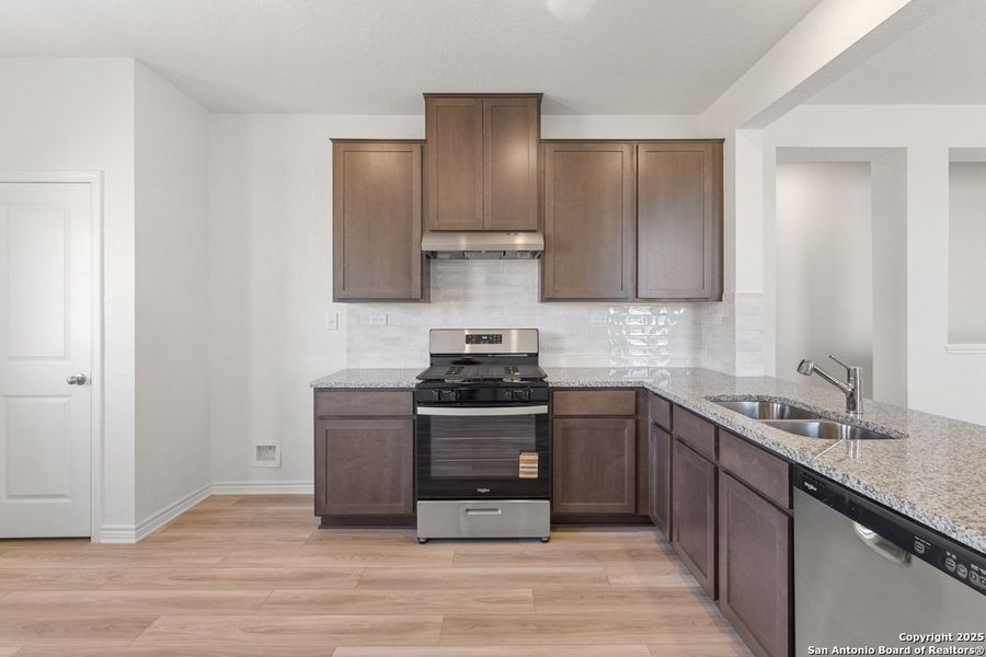 Furnished interior view inside a new home in Punta Verde, Converse (Image 4).