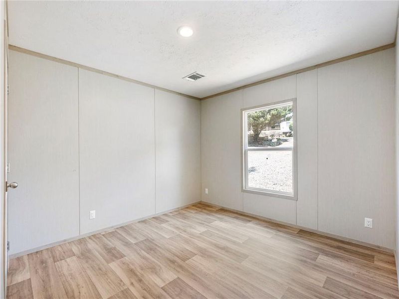 Spacious, unfurnished interior of a new home in , Gainesville (Image 26).