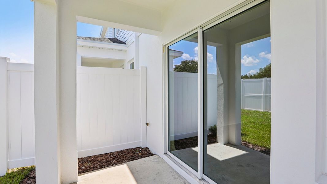 Exterior details and patio area of a home in Twin Oaks, Zephyrhills (Image 24).