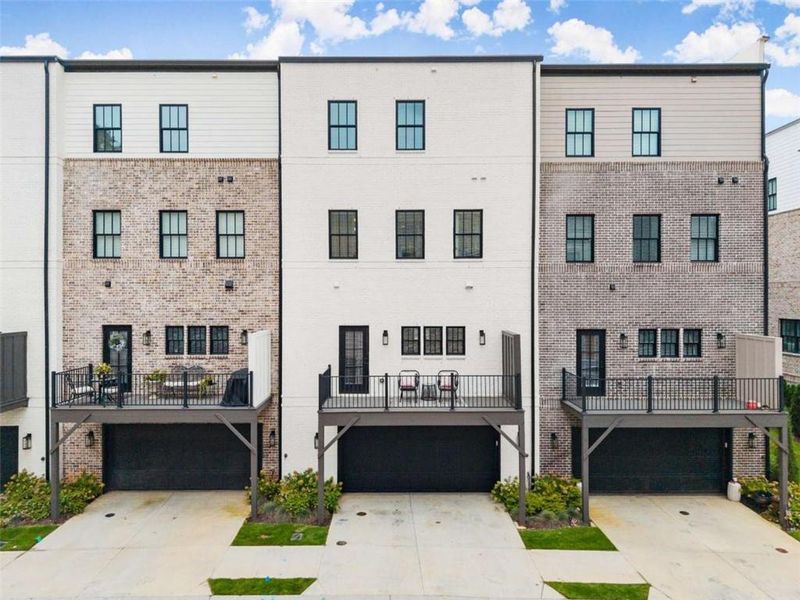 Condo located in Sugar Hill, GA showcasing its design and architecture (Image 3).