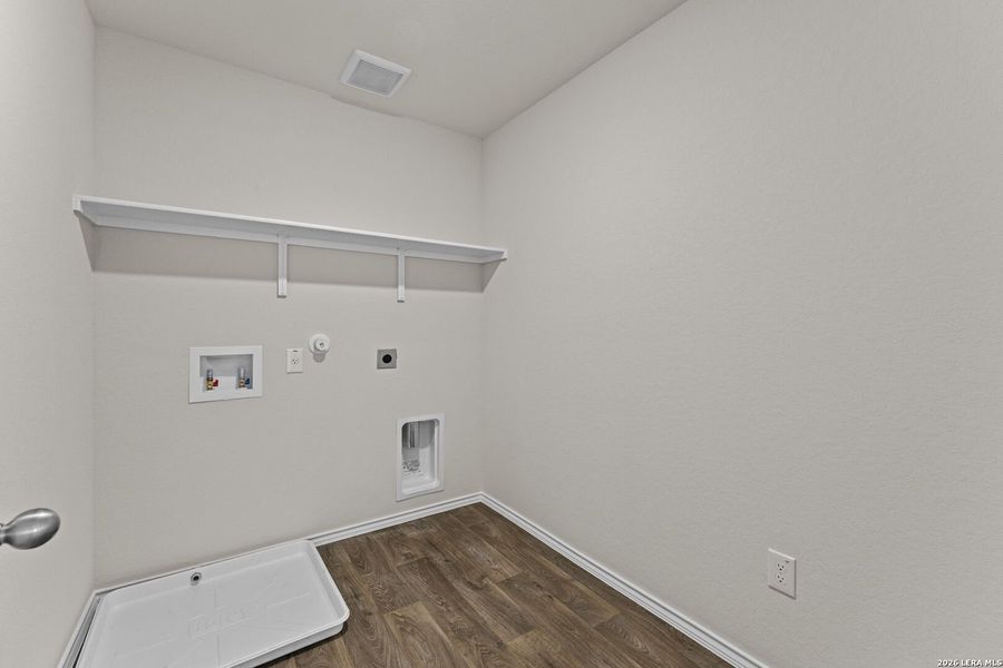 Spacious, unfurnished interior of a new home in Laurel Vistas, San Antonio (Image 14). Spacious, unfurnished interior of a new home in Laurel Vistas, San Antonio (Image 14).