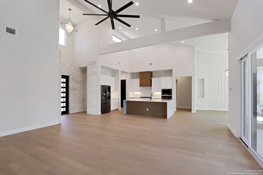 Spacious, unfurnished interior of a new home in , Bulverde (Image 25).