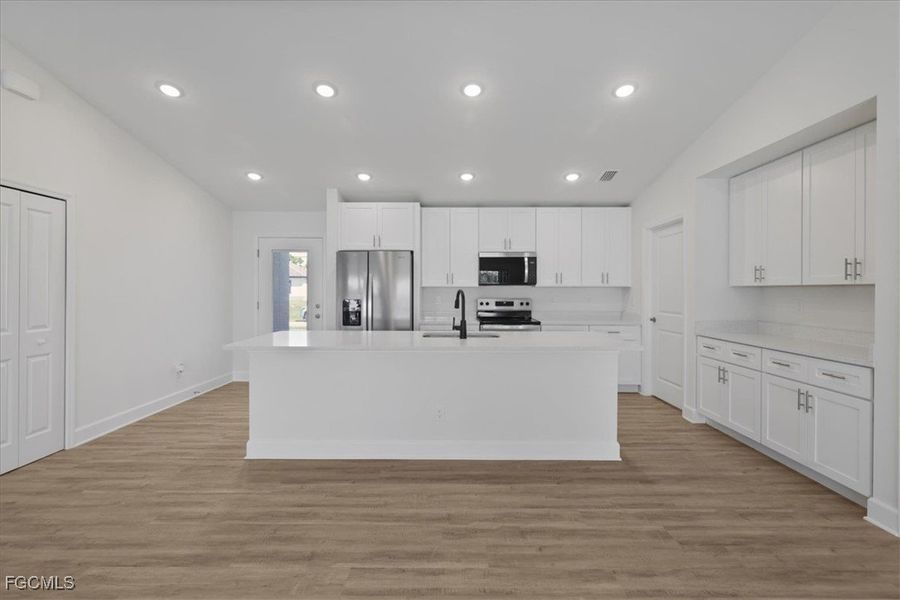 Spacious, unfurnished interior of a new home in Cape Coral, Cape Coral (Image 15).